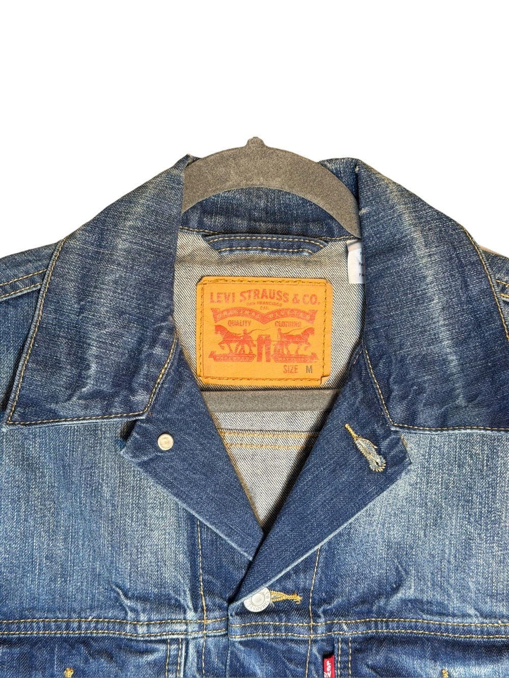 Levi’s Men’s Denim Trucker Jacket Medium Distressed Wash NWT Standard Fit - Picture 5 of 12
